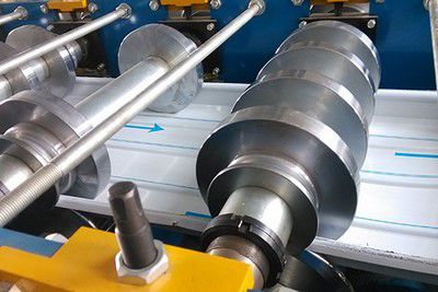 El rodillo está hecho de acero de alta calidad de 45# con tornos CNC y tratamiento térmico. El cromado duro es opcional para una larga vida útil.