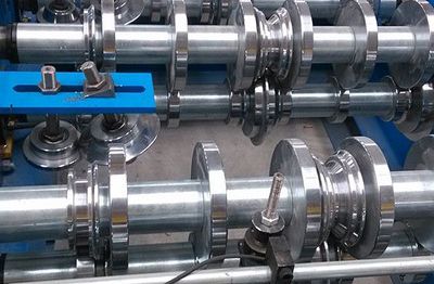 El rodillo está hecho de acero de alta calidad de 45# con tornos CNC. El cromado duro es opcional para una larga vida útil. El marco del cuerpo está hecho de 400 # H por soldadura de juntas