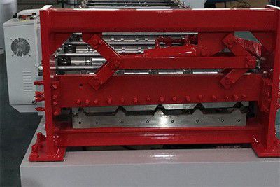 La cortadora está fabricada por acero moldeado Cr12, con tratamiento térmico HRC58-60 para una alta calidad y una larga vida útil.